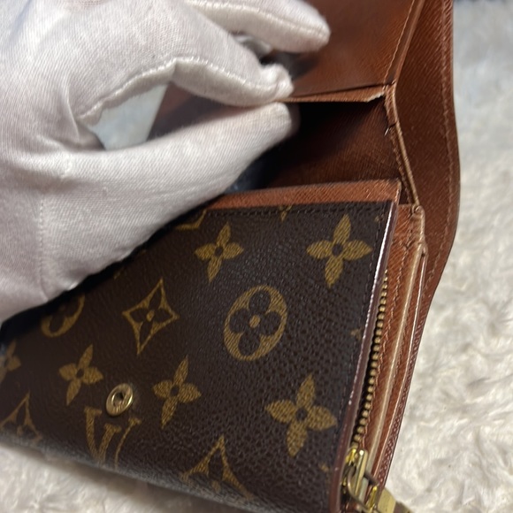 Louis Vuitton Porte Monnaie Tresor Wallet Monogram Canvas - Picture 16 of 16